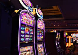 Gambar suasana bermain slot online di gimbal4d dari berbagai kota Indonesia